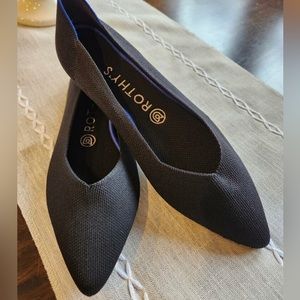 NEW Rothy’s the point black solid size 8